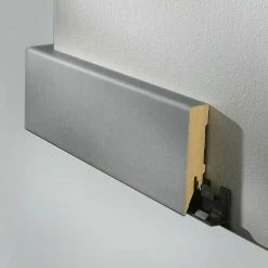 Brandneu 🔔 BAUHAUS LOGOCLIC Sockelleiste Edelstahl Matt 2,6 M X 80 Mm X 18 Mm, Gerade 🎁