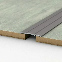 Aktion ⭐ BAUHAUS LOGOCLIC Übergangsprofil 132 Grau Metallic, 1 M X 38 Mm X 2,5 Mm, Montageart: Kleben 🤩