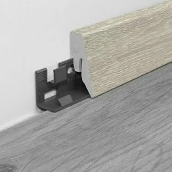 Bestpreis 🛒 BAUHAUS LOGOCLIC Sockelleiste K40 C Eiche Alba 2,6 M X 19 Mm X 40 Mm, Gerade ✔️